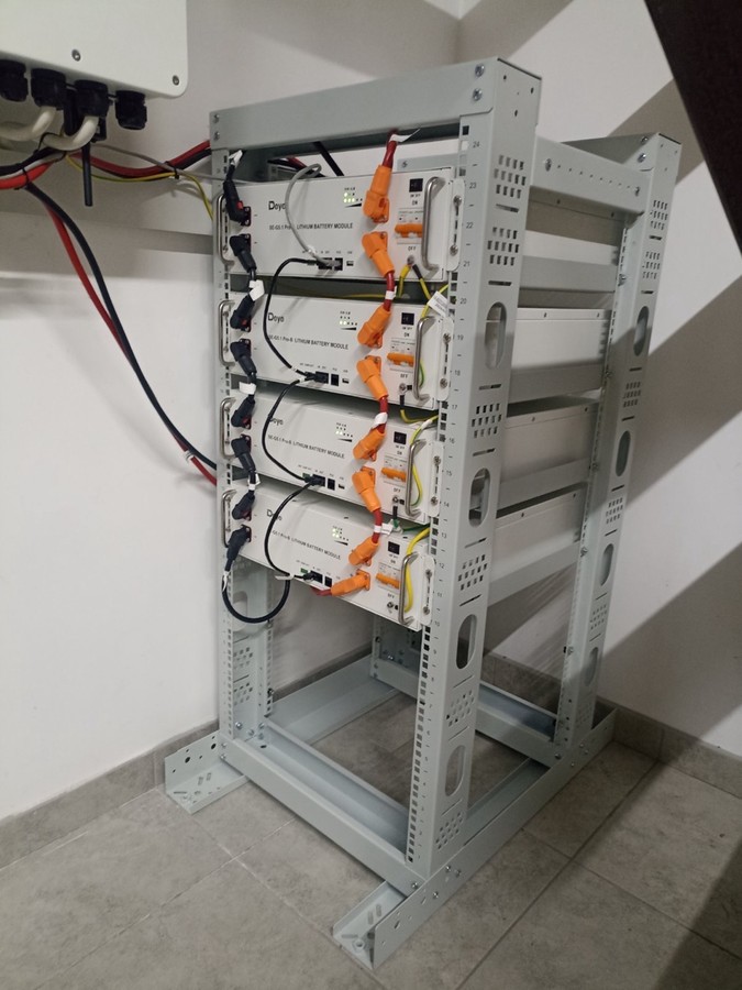 GlobalX rack with Deye SE-G5.1 Pro-B batteries