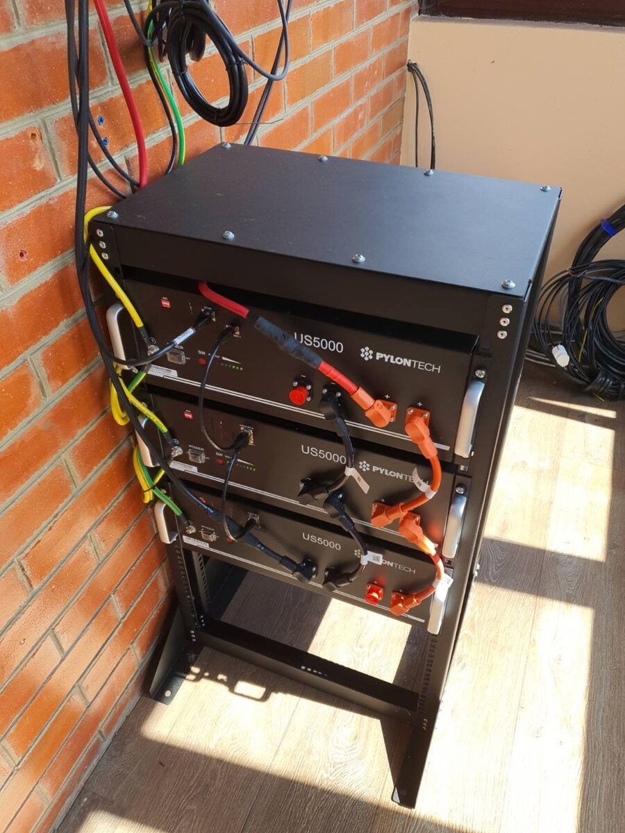 Стійка GlobalX для Pylontech US5000 — домашня інсталяція